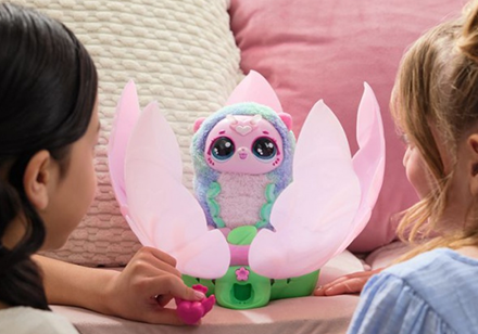 Hatchimals Poupátka s překvapením – když se z housenky stane kouzelná kočička s křídly